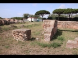 04553 ostia - regio i - insula xiv - caseggiato (i,xiv,7) - westseite - 09-2023.jpg